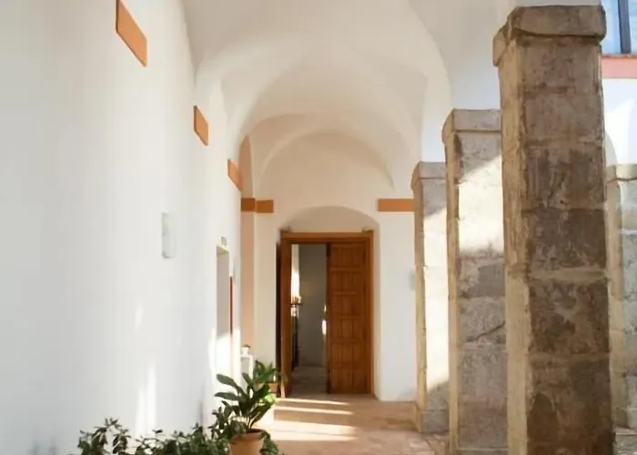 Convento San Diego Отель Фуэнтес-де-Леон